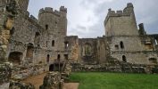 PICTURES/Bodiam Castle/t_Courtyard2.jpg